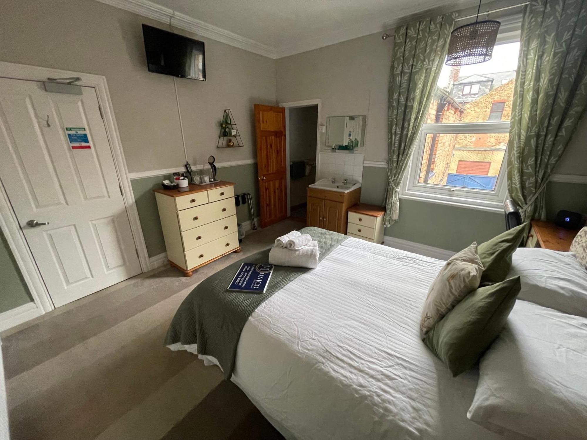 Guest house Monico Scarborough